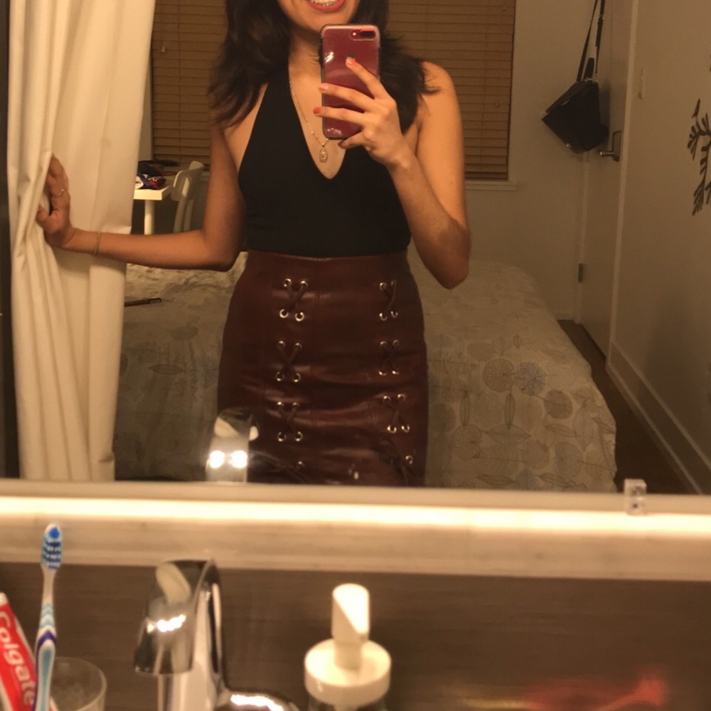 Burgundy leather skirt ! Small - Picture 3 of 3